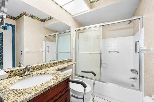 Listing Photo 9