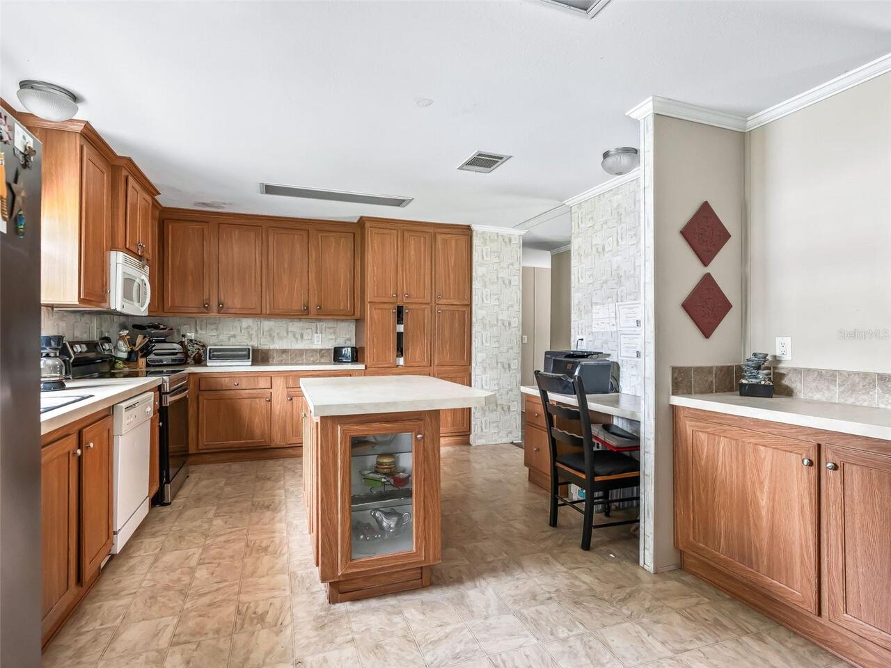 Listing Photo 11
