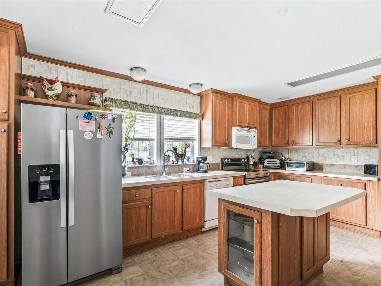 Listing Photo 12