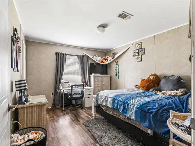 Listing Photo 18