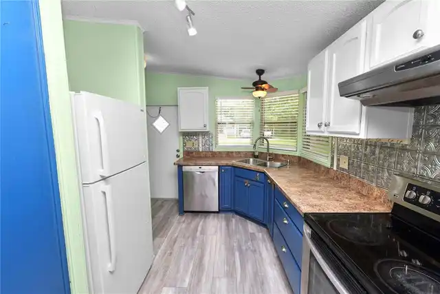 Listing Photo 12