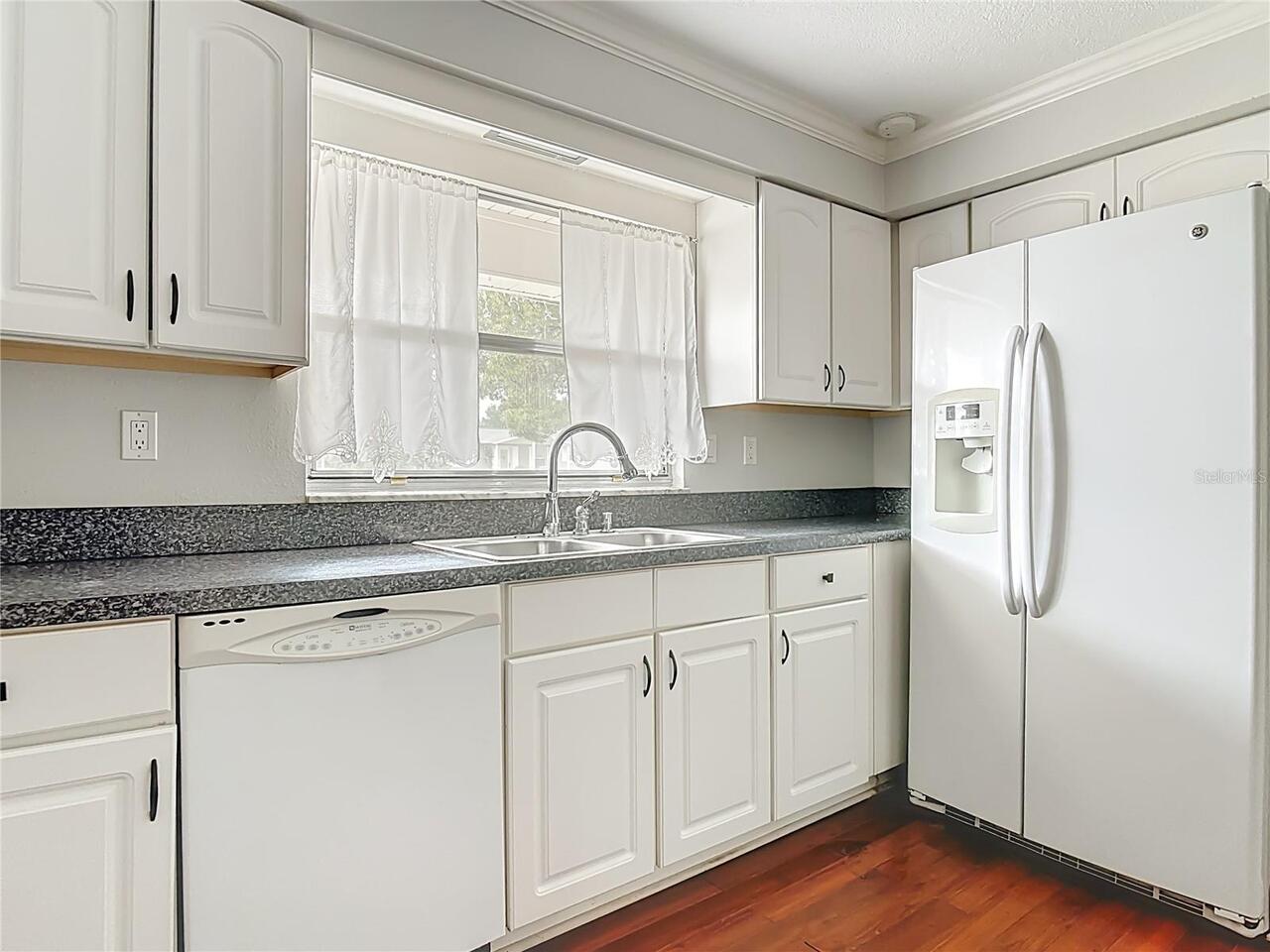 Listing Photo 10