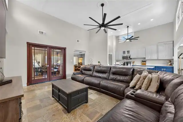 Listing Photo 12