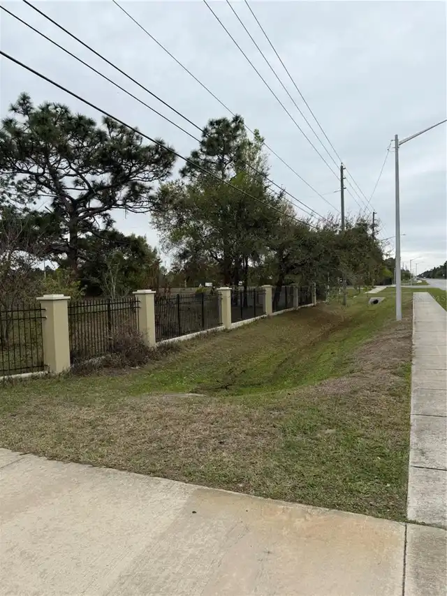 Listing Photo 11
