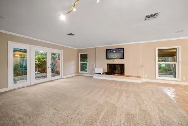 Listing Photo 14