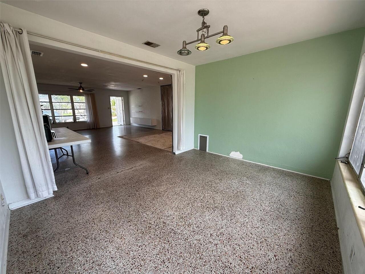 Listing Photo 12