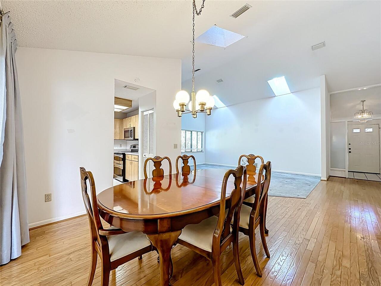 Listing Photo 8
