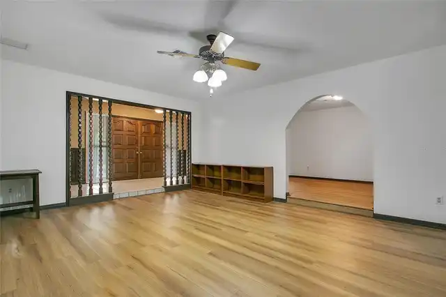 Listing Photo 11