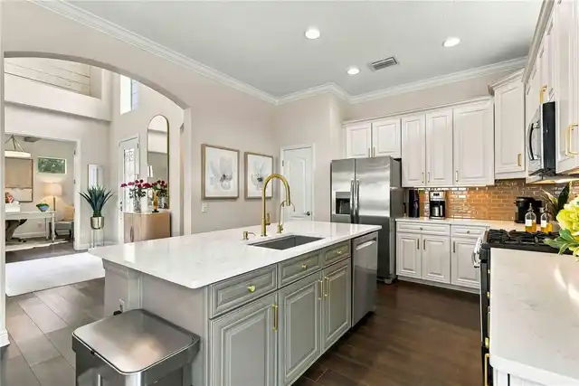 Listing Photo 11