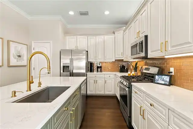 Listing Photo 12
