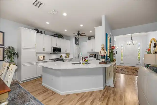 Listing Photo 8