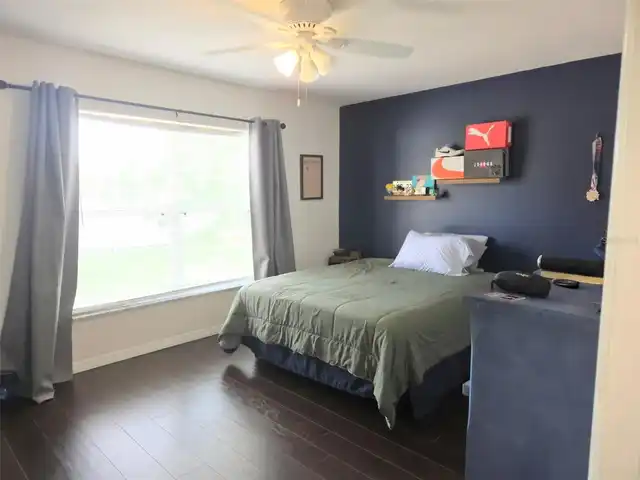 Listing Photo 10