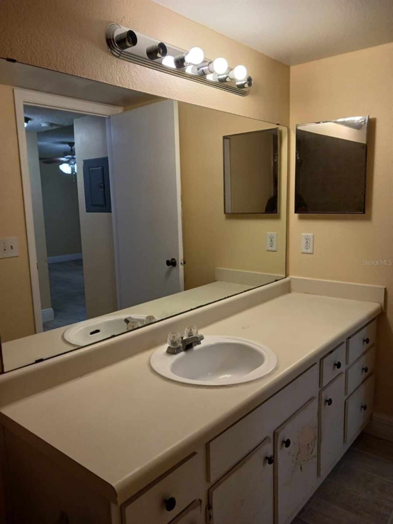 Listing Photo 10