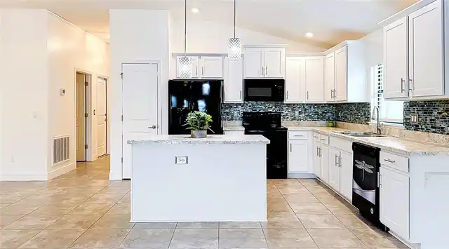 Listing Photo 10