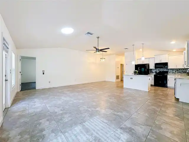 Listing Photo 14