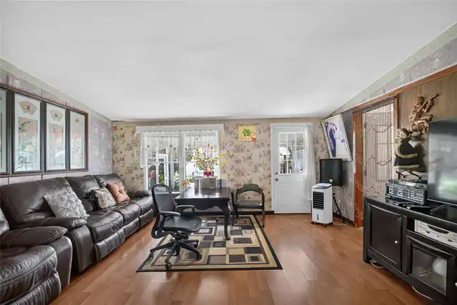 Listing Photo 7