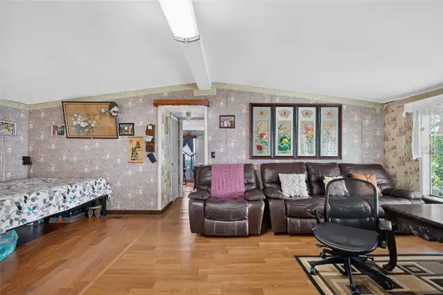 Listing Photo 9