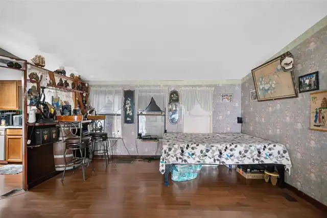 Listing Photo 11