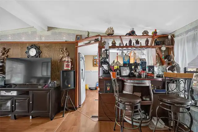 Listing Photo 12