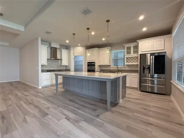 Listing Photo 12