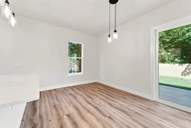 Listing Photo 11
