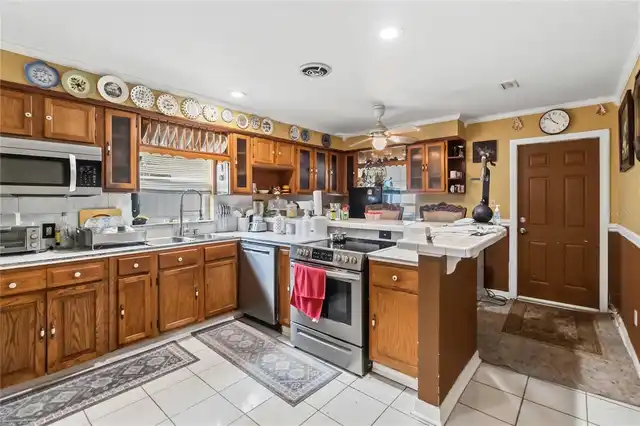 Listing Photo 11