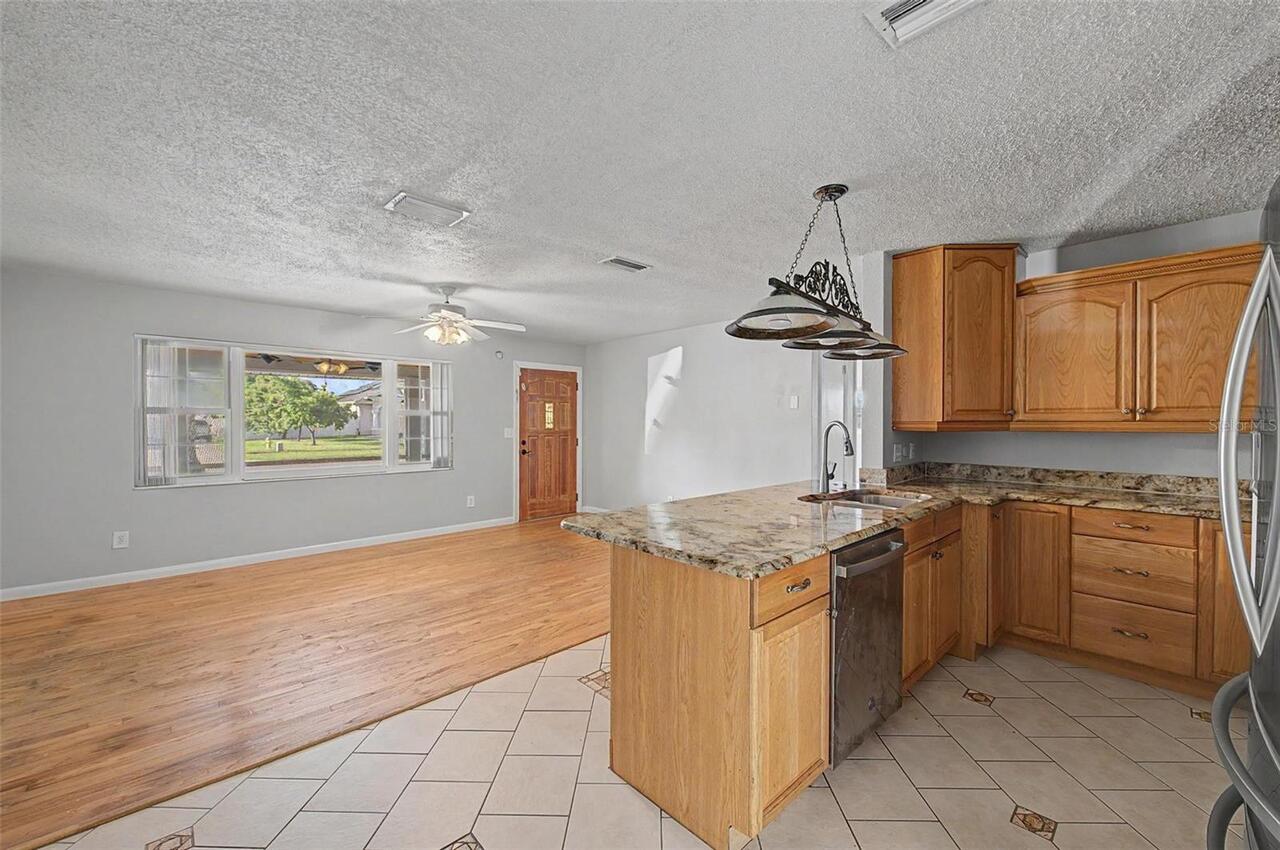 Listing Photo 12