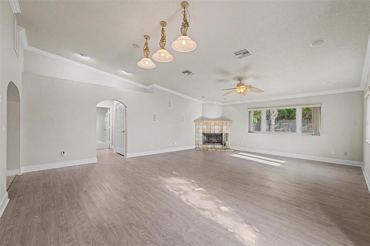 Listing Photo 14