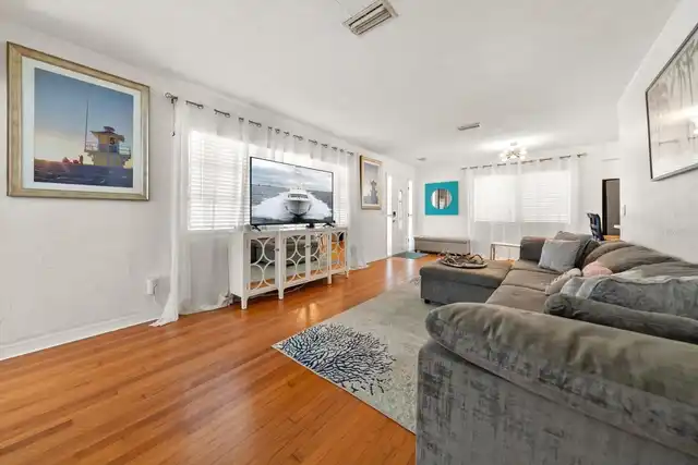 Listing Photo 11