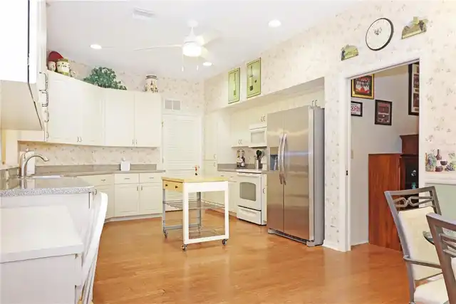 Listing Photo 10