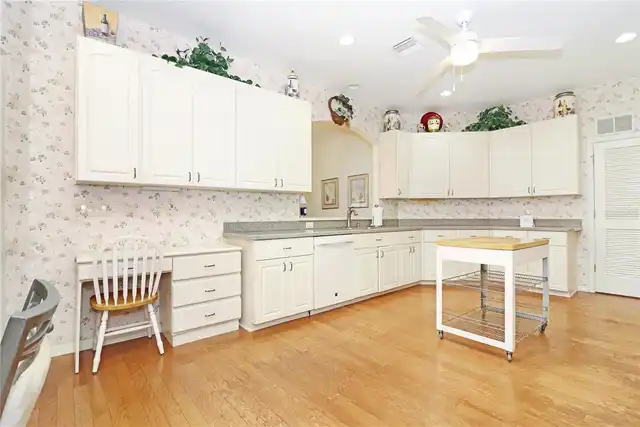 Listing Photo 11