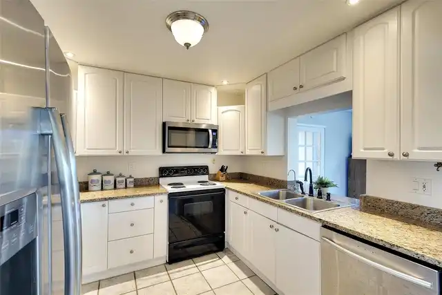 Listing Photo 10