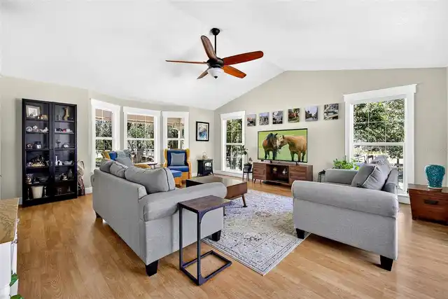 Listing Photo 10