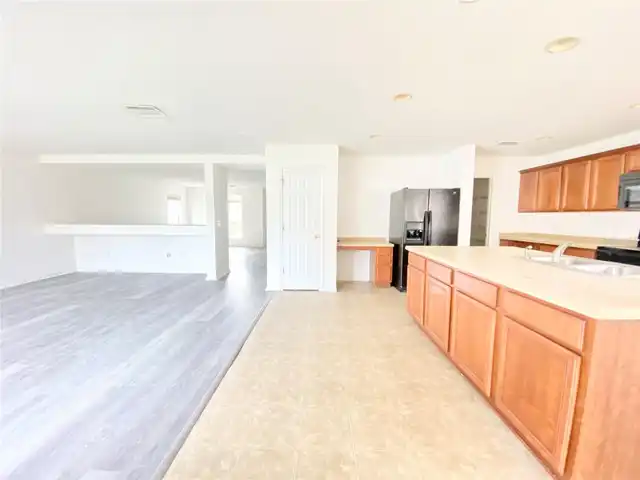 Listing Photo 12