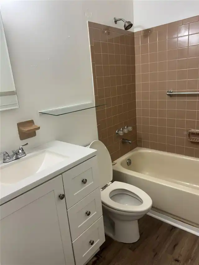 Listing Photo 11