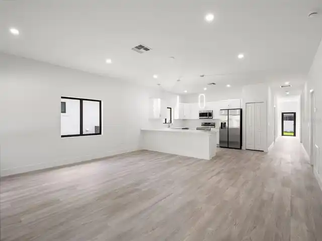 Listing Photo 15