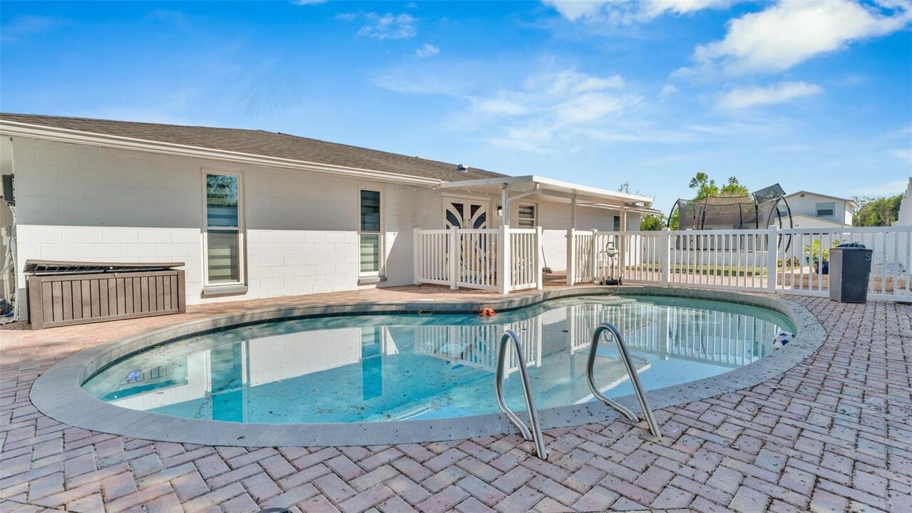 Listing Photo 11