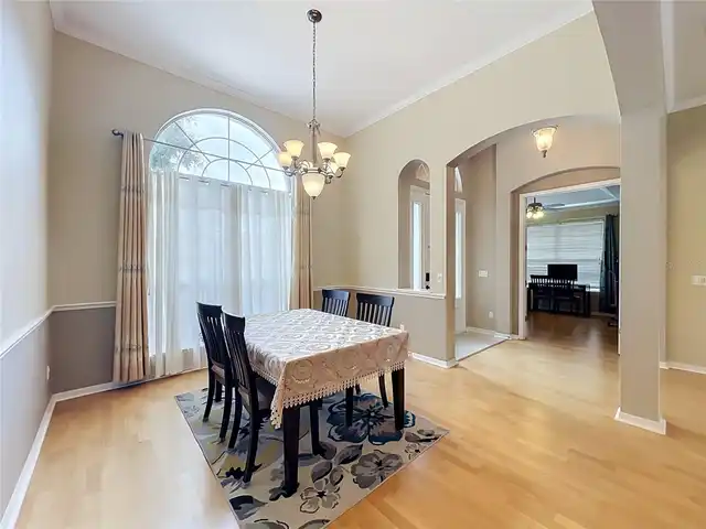 Listing Photo 11