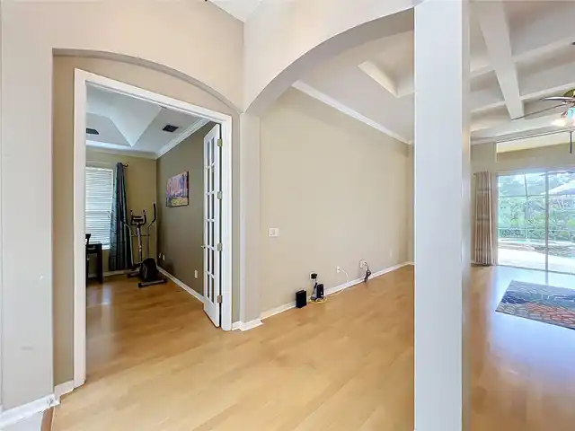 Listing Photo 14