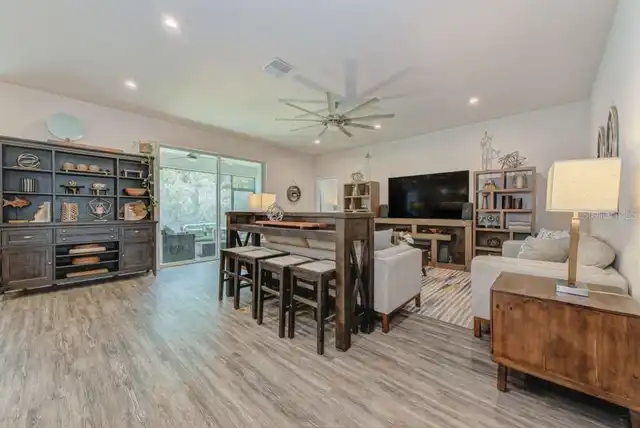 Listing Photo 18