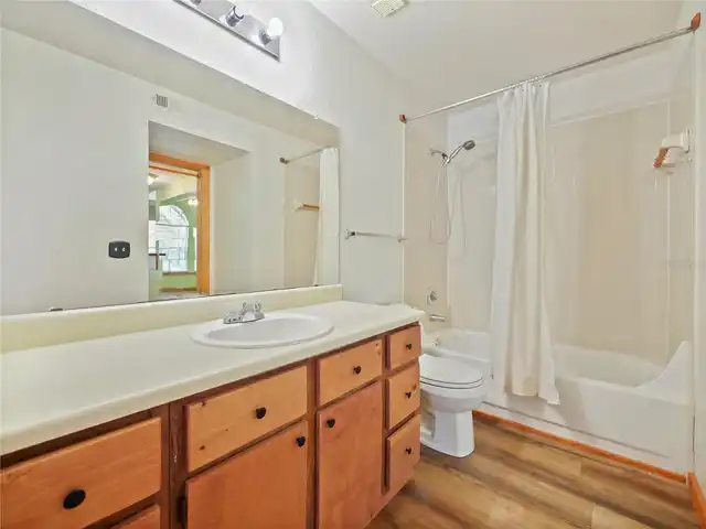 Listing Photo 12