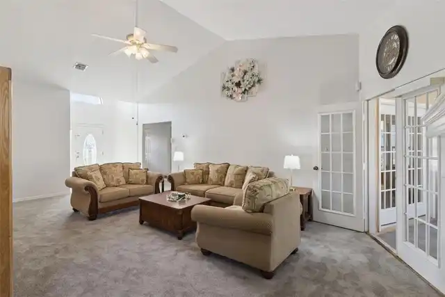 Listing Photo 11