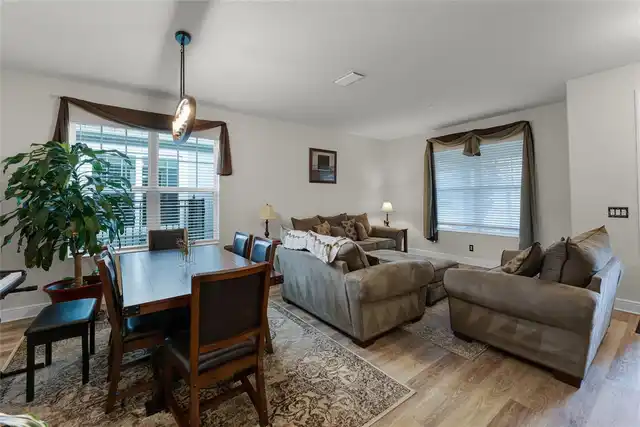 Listing Photo 8