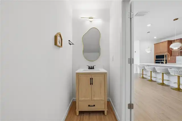 Listing Photo 9