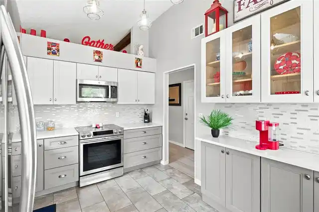 Listing Photo 10