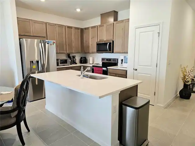 Listing Photo 10