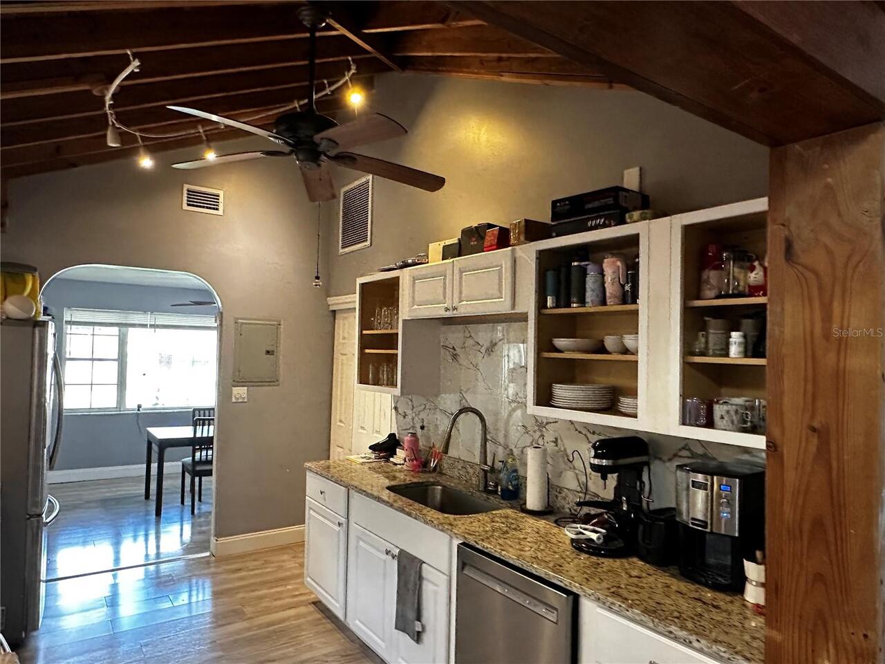 Listing Photo 12