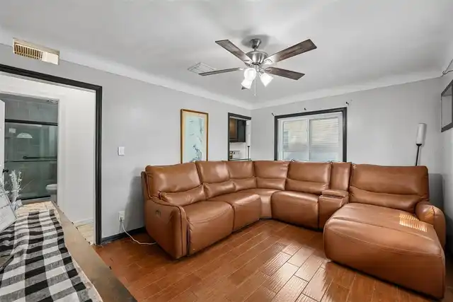 Listing Photo 7