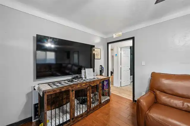 Listing Photo 11