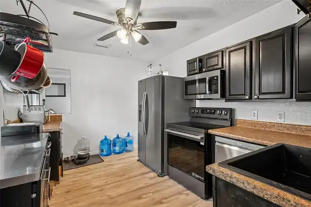 Listing Photo 12